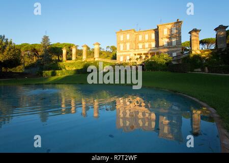 France, Var, Dracenie, Vidauban, Astros Castle (19th century) and its basin Stock Photo