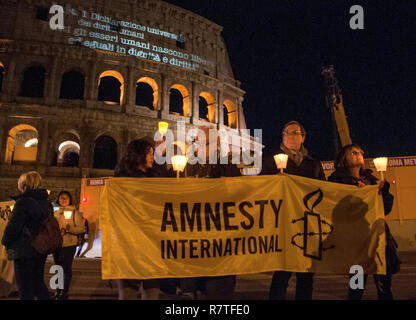 Rome, Italy. 10th Dec, 2018. Torchlight in Rome to celebrate the 70th anniversary of the Universal Declaration of Human Rights. The promoter organizations - ActionAid, Amnesty International Italy, Caritas, Emergency and Oxfam, have taken the lead in over 80 Italian cities to light a candle against human rights violations spread throughout the world and in our country. Credit: Patrizia Cortellessa/Pacific Press/Alamy Live News Stock Photo