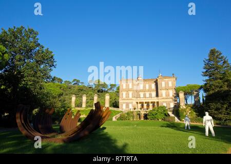 France, Var, Dracenie, Vidauban, Castle of Astros, work of Bernar Venet and sculptures Question of Point of View by Cyrille Andre Stock Photo