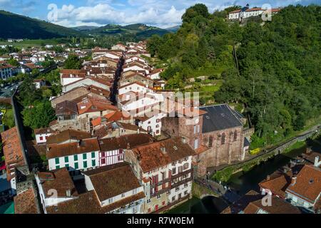 France, Pyrenees Atlantiques, Basque Country, Saint Jean Pied de Port overlooked by the citadel, the Pont Vieux over the Nive of Beherobie river and Notre Dame du Bout du Pont church (aerial view) Stock Photo