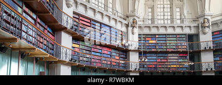 Panorama of interior of the historic Octagon Library at Queen Mary, University of London, Mile End UK. Colourful leather bound books line the shelves. Stock Photo