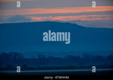 Pevensey Levels, UK. 11th Dec 2018.UK weather. Mist forms at sunset on the Pevensey Levels after a cold but bright day in East Sussex, UK. Credit: Ed Brown/Alamy Live News Stock Photo