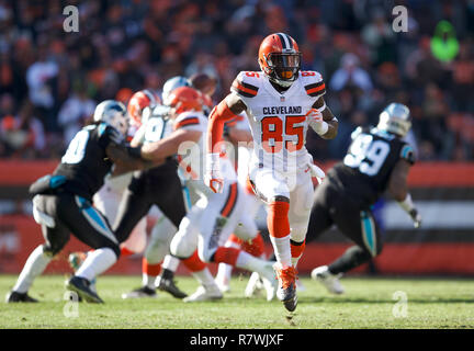 CLEVELAND, OH - OCTOBER 09: Cleveland Browns tight end David Njoku (85)  runs after making a catch during the fourth quarter of the National  Football League game between the Los Angeles Chargers