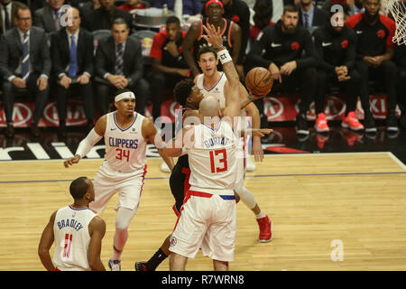 Los Angeles, CA, USA. 11th Dec, 2018. Toronto Raptors guard Kyle Lowry #7 splitting the Clippers defense during the Toronto Raptors vs Los Angeles Clippers at Staples Center on December 11, 2018. (Photo by Jevone Moore) Credit: csm/Alamy Live News Stock Photo