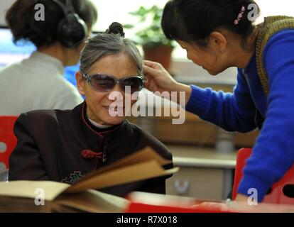 Beijing, China's Gansu Province. 21st Nov, 2012. Reader Li Fuming (L) chats with a staff member at a special reading room established for the blind in Gansu Provincial Library in Lanzhou, capital of northwest China's Gansu Province, Nov. 21, 2012. Credit: Nie Jianjiang/Xinhua/Alamy Live News Stock Photo