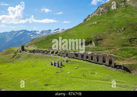 France, Ariege, Ruined building at the port of Salau (2,087 m) is a border crossing of the Pyrenees between France and Spain Stock Photo