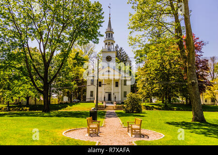 Church of Christ, Congregational (UCC) from Village Green   Norfolk, Connecticut, USA Stock Photo