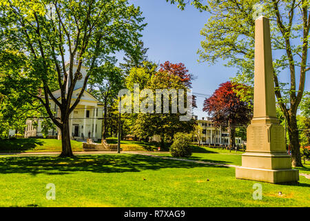 Church of Christ, Congregational (UCC) from Village Green   Norfolk, Connecticut, USA Stock Photo