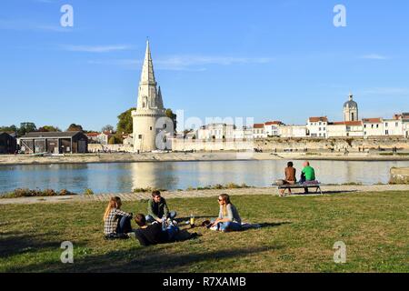 France, Charente Maritime, La Rochelle, Lantern tower (Tour de la Lanterne) at the entrance of the old port Stock Photo