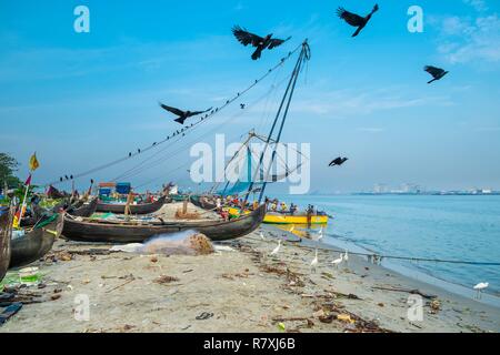 Inde, state of Kerala, Kochi (or Cochin), Fort Kochi (ou Fort Cochin) district, chinese fishnig nets imported by Chinese traders in the 14th and 15th centuries Stock Photo