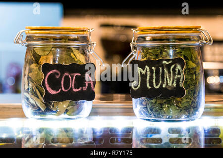 https://l450v.alamy.com/450v/r7y175/two-glass-jars-of-traditional-peruvian-teas-coca-leaf-and-muna-at-a-cafe-in-cusco-peru-r7y175.jpg