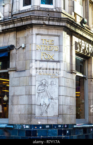 Corner sign left over after the now closed pub The Intrepid Fox, faience relief of Charles James Fox, Soho, London Stock Photo