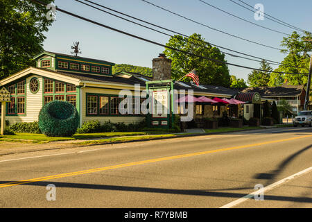 Main Street Kent, Connecticut, USA Stock Photo - Alamy