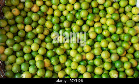 Closeup view of lime on market stall. Natural wallpaper; lemon, lime texture / yellow and green concept. Bazurto Market, Cartagena de Indias, Colombia Stock Photo