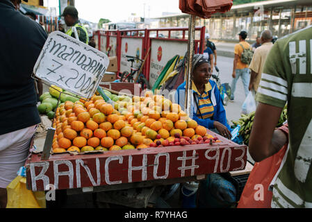 Mandarin oranges for sale on the street of Bazurto market (Mercado Bazurto). Cartagena de Indias, Colombia Stock Photo