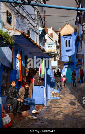 Morocco, Chefchaouen, M'daka, Quartier Andalous, shops in narrow blue-painted street Stock Photo