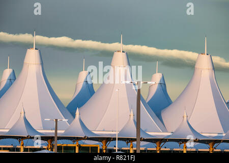 'Tent' fiberglass roof (designed by Fentress Bradburn Architects), Jeppesen Terminal Building, Denver International Airport (DIA), Denver, Colorado US Stock Photo