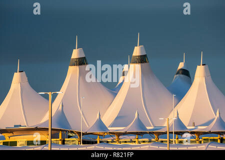 'Tent' fiberglass roof (designed by Fentress Bradburn Architects), Jeppesen Terminal Building, Denver International Airport (DIA), Denver, Colorado US Stock Photo