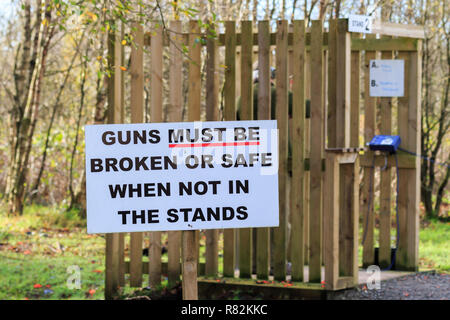 Guns must be made safe sign at the side of a shooting stand Stock Photo