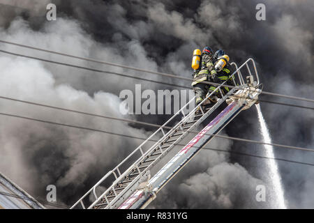 Sao Paulo, Brazil. 12th December, 2018. Fabric store fire March 25 - A fire of great proportions destroyed a fabric store in the region of the 25th of March center of the city of Sao Paulo this morning 12 Credit: AGIF/Alamy Live News Stock Photo
