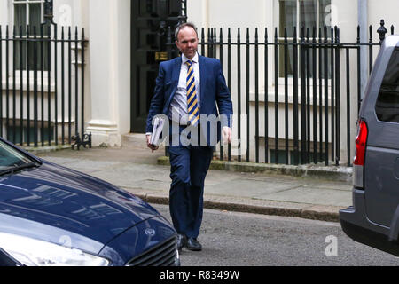 Westminster, London, UK 12 Dec 2018 - Gavin Barwell, Number 10 Chief of staff, leaves Number 11 Dwoning Street to attend Prime Minister's Questions in the House of Commons. The British Prime Minister Theresa May announced that she will contest tonight's vote of no confidence in her leadership.   Credit: Dinendra Haria/Alamy Live News Stock Photo