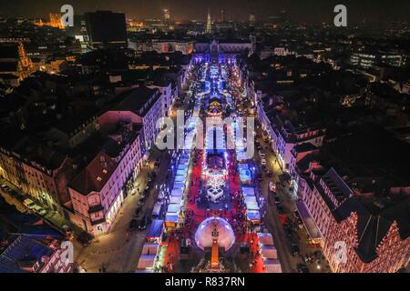 Brussels, Belgium. 12th Dec, 2018. A Christmas market is seen in central Brussels, Belgium, on Dec. 12, 2018. More than 200 chalets and fairground attractions at the Christmas market attract visitors here in the holiday season. Credit: Zheng Huansong/Xinhua/Alamy Live News Stock Photo