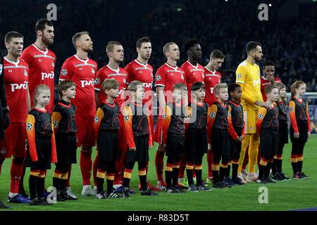 Gelsenkirchen, Deutschland. 11th Dec, 2018. firo: 11.12.2018, Football, Champions League, Season 2018/2019, FC Schalke 04 - Lokomotiv Moscow, 1: 0 players enter the field, Team Moscow, | usage worldwide Credit: dpa/Alamy Live News Stock Photo