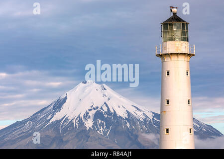 Mount Taranaki, Cape Egmont Lighthouse, New Plymouth, North Island, New Zealand Stock Photo