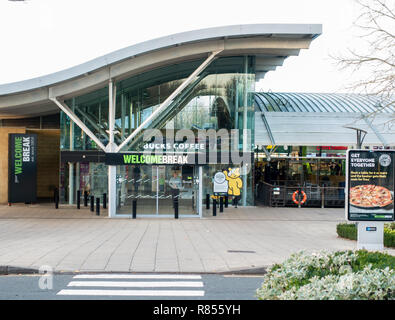 Oxford M40 Motorway Service Station incorporating Starbuck drive thru pizza express and days inn hotel Stock Photo