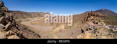 Panoramic view of the lava fields of Las Canadas caldera and rock formations of Roques de Garcia. In the background is the Teide volcano. View from th Stock Photo