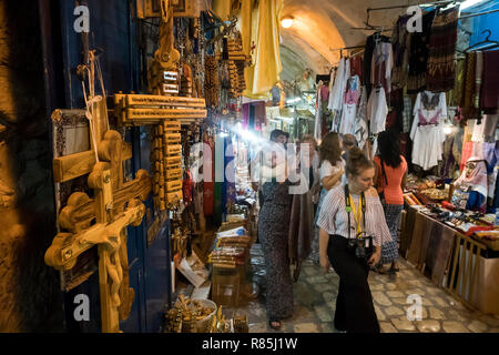 Jerusalem. ISRAEL. 24 October 2018: Street view with lots of tourist walking at the markets inside of old city of Jerusalem at the Temple Mount, Chris Stock Photo