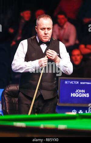 Glasgow, Scotland, UK. 13th December, 2018. John Higgins (SCO) Vs Yan Bingtao (CHN) in a race to 4 frames for a place in the 4th round draw of the BetVictor Scottish Open Snooker Championship, Emirates Arena, Glasgow. Credit: Colin Poultney/Alamy Live News Stock Photo