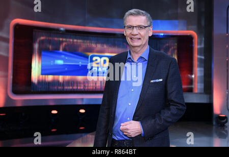14 December 2018, North Rhine-Westphalia, Köln: Moderator Günther Jauch will be in the studio after the recording of the ARD show '2018 - Das Quiz'. The show will be shown on 27.12.2018 at 20:15. Photo: Henning Kaiser/dpa Stock Photo