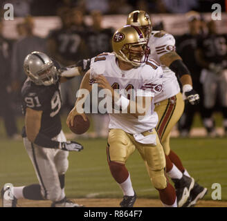 Oakland, California, USA. 8th Aug, 2003. Oakland Raiders defensive back Charles  Woodson (24) holds on to the ball. The Raiders defeated the Rams 7-6 in a  preseason game. Credit: Al Golub/ZUMA Wire/Alamy