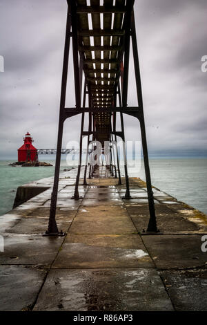 Stormy skies on a cold fall/autumn day looking out at the pier head lighthouse, Sturgeon Bay, Door County, Wisconsin. Stock Photo