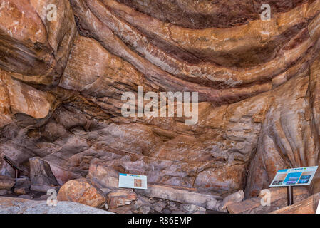 TRUITJIESKRAAL, SOUTH AFRICA, AUGUST 24, 2018: A cave with information boards and rock paintings at Truitjieskraal in the Cederberg Mountains of the W Stock Photo