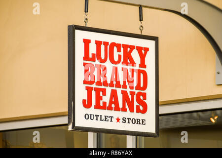 Lucky Brand Jeans at Tucson Premium Outlets® - A Shopping Center