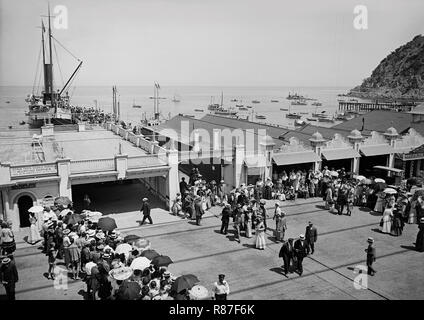 Steamship Ticket Office at Pier, Avalon, Catalina Island, California, USA, Detroit Publishing Company, 1915 Stock Photo