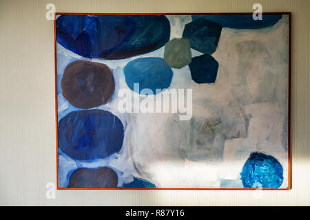 Contemporary artist painting by a 1960's Artist hanging artwork Stock Photo