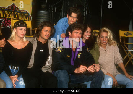 UNIVERSAL CITY, CA - APRIL 17: (L-R) Actress Nicole Eggert, actor David Charvet, actor Jeremy Jackson, actor David Hasselhoff, actress Alexandra Paul and actress Pamela Anderson attend 'Baywatch' Exclusive Behind-the-Scenes Tour on April 17, 1993 at Universal Studios Hollywood in Universal City, California. Photo by Barry King/Alamy Stock Photo Stock Photo