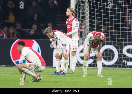 Amsterdam, Niederlande. 13th Dec, 2018. Fltr Noussair MAZRAOUI (Ajax), Frenkie DE JONG (Ajax), Kasper DOLBERG (Ajax), Matthijs DE LIGT (Ajax) are disappointed, disappointed, disappointed, disappointed, sad, frustrated, frustrated, frustrated, full figure, horizontal format, football champions League, Group stage, Group E, matchday 6, Ajax Amsterdam (Ajax) - FC Bayern Munich (M) 3: 3, on 12/12/2018 in Amsterdam/Netherlands. | Usage worldwide Credit: dpa/Alamy Live News Stock Photo