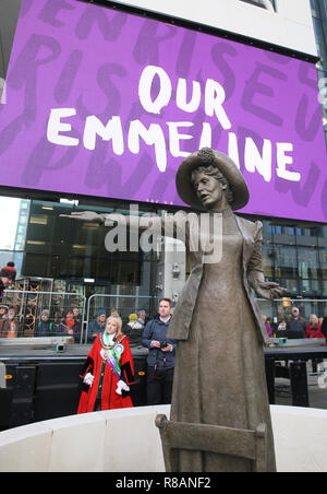 Manchester, UK. 14th Dec 2018. Hundreds witness the unveiling of a statue of Suffragette Emmeline Pankhurst by sculpture designer Hazel Reeves. The day marks 100 years since Women won the vote.Manchester, UK, 14th December 2018 Credit: Barbara Cook/Alamy Live News Stock Photo