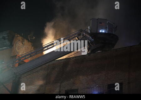 New York, USA. 14th December, 2018. Fast moving fire burns through an Upper East Side restaurant, heavy smoke and flames broke through 3 floors. East 85th and 3rd Avenue, Manhattan Credit: SCOOTERCASTER/Alamy Live News Stock Photo