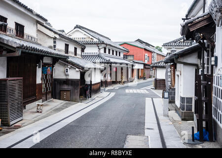 Ancient street in the Bikan historic disctrict of Kurashiki. Situated in Okayama Prefecture near the Inland Sea, the city has become famous for its in Stock Photo