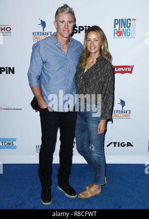 Jennifer Cooper and Chase Utley attend the Legends Reception during  Photo d'actualité - Getty Images