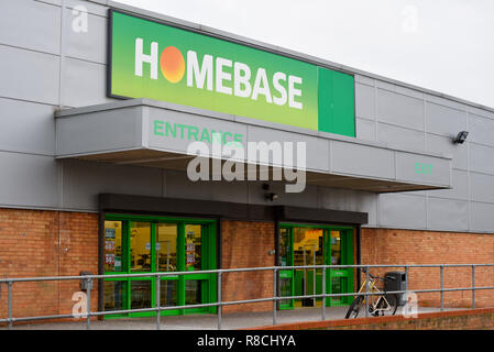 Homebase, do it yourself DIY store closing down in Westcliff, Southend on Sea, Essex, UK. Entrance door with sign Stock Photo