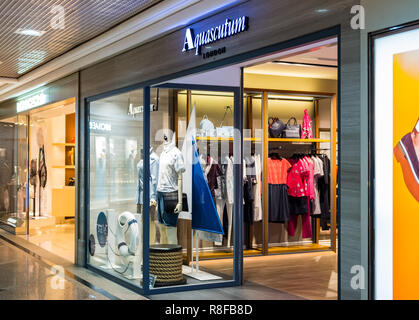 Aquascutum shop hi res stock photography and images Alamy