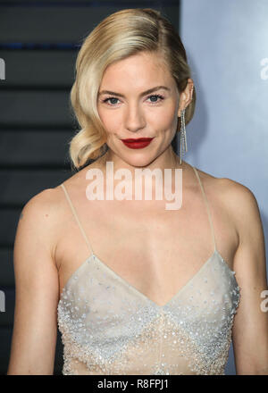 BEVERLY HILLS, LOS ANGELES, CA, USA - MARCH 04: Sienna Miller at the 2018 Vanity Fair Oscar Party held at the Wallis Annenberg Center for the Performing Arts on March 4, 2018 in Beverly Hills, Los Angeles, California, United States. (Photo by Xavier Collin/Image Press Agency) Stock Photo