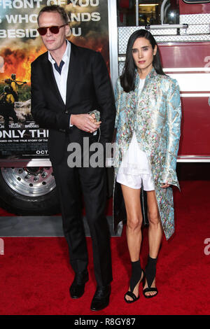 WESTWOOD, LOS ANGELES, CA, USA - OCTOBER 08: Actor Paul Bettany and wife/actress Jennifer Connelly arrive at the Los Angeles Premiere Of Columbia Pictures' 'Only The Brave' held at the Regency Village Theatre on October 8, 2017 in Westwood, Los Angeles, California, United States. (Photo by Xavier Collin/Image Press Agency) Stock Photo