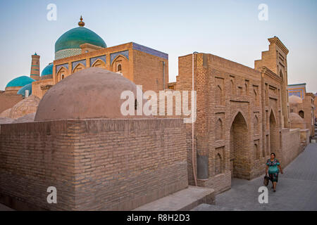 Pahlavon Mahmud Mausoleum. Street scene in Ichon-Qala or old city, Khiva, Uzbekistan Stock Photo